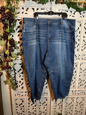 BLOOMCHIC WHISKERED MEDIUM-WASH COTTON DENIM CROPPED PLUS SIZE BLUE JEANS